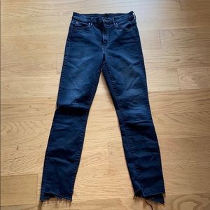 Dark blue mother jeans with frayed ends size 26